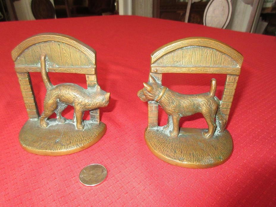 VINTAGE BRASS BOOK ENDS CAT & DOG FIGURES LOOKING AT ONE ANOTHER GREAT DETAILS!!