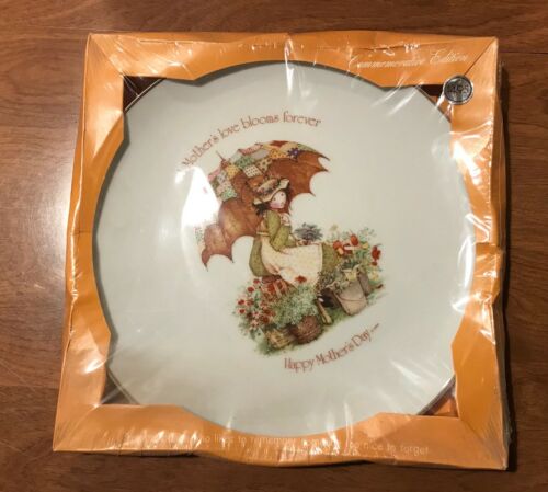 Holly Hobbie Genuine Porcelain Vintage Dinner Plate NEW Mother’s Day Flowers