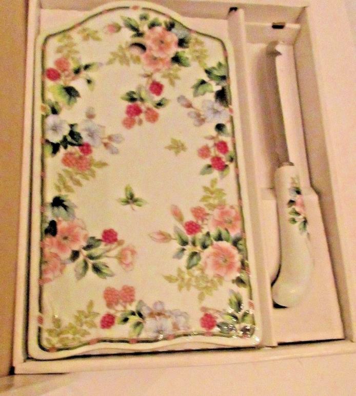 ANDREA BY SADEK Porcelain Cheese/Fruit Board and Knife Set, Flowers & Berries