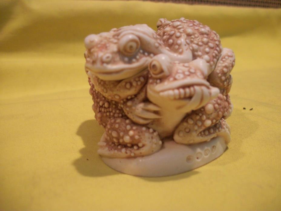 Harmony Kingdom Puddle Huddle Box Figurine Frogs Calvesbert 1995 England - MINT
