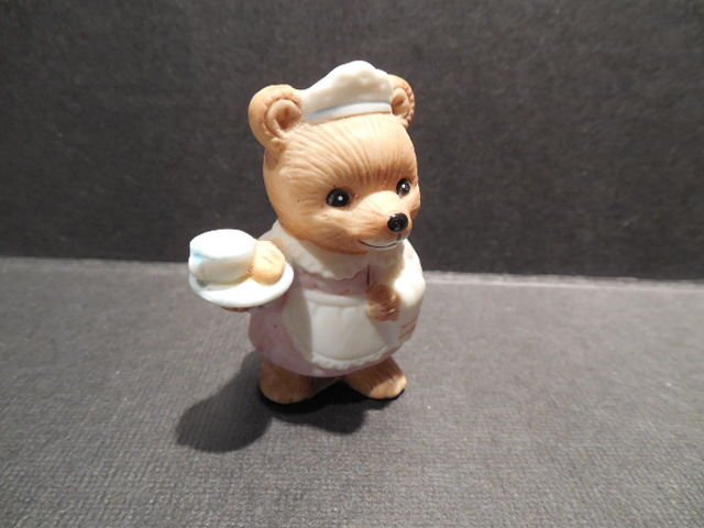 Homco Teddy Bear Maid Porcelain Figurine ~ Sri Lanka 8820