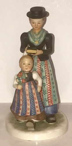 LOVELY VINTAGE HAHN GOEBEL 1958 MOTHER & DAUGHTER GOING TO WORSHIP #503 FIGURINE