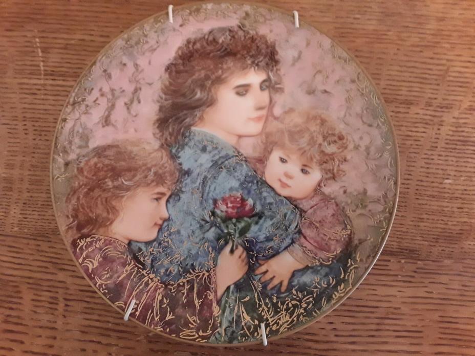 Hibel Mother's Day decorative plate for 1990, 