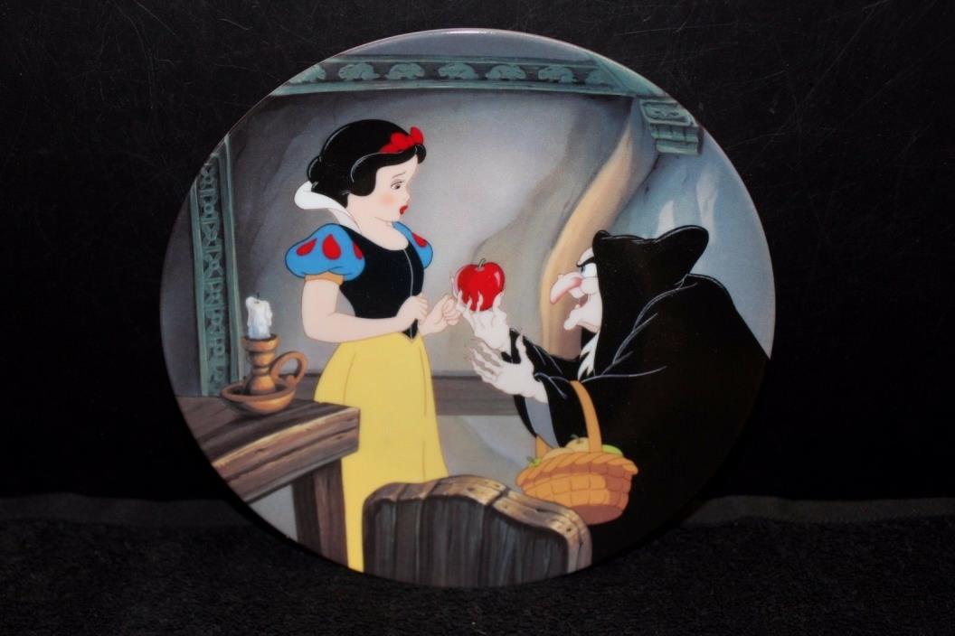 Disney Plate Snow White The Poison Apple Knowles - New COA, BOX
