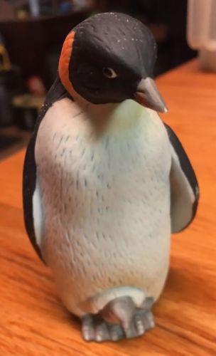 Hand Painted Lefton China Penguin Mother Protecting Her Baby