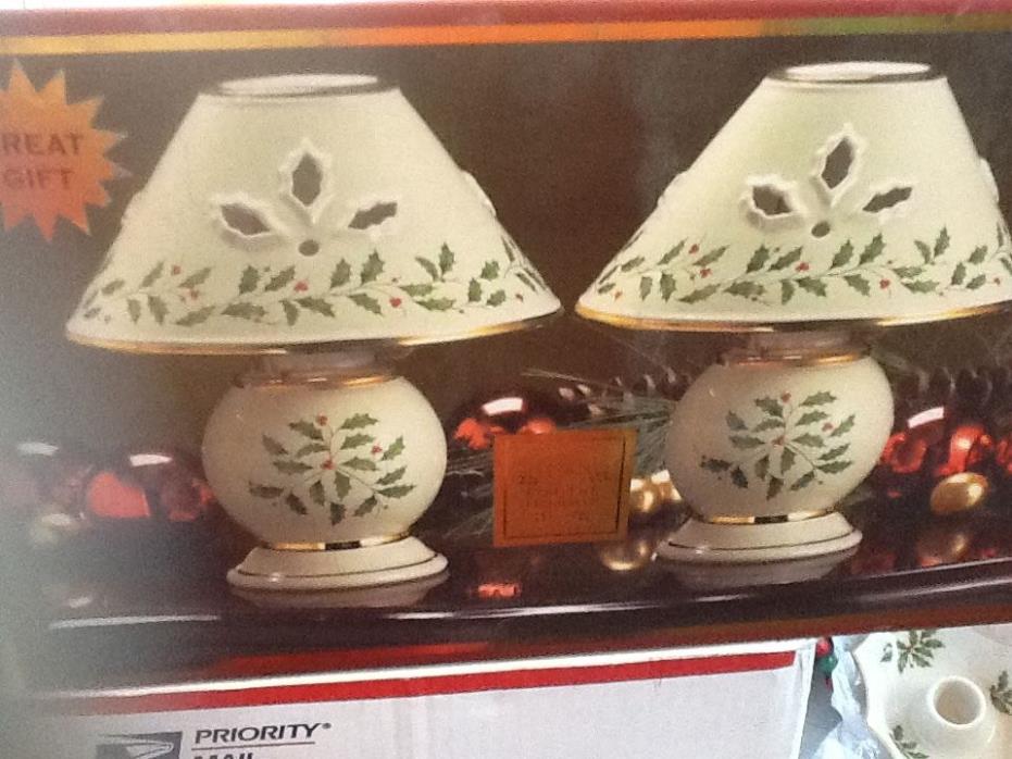 Lenox Holiday Holly & Berries Cream Set of 2 Tea Light Lamps