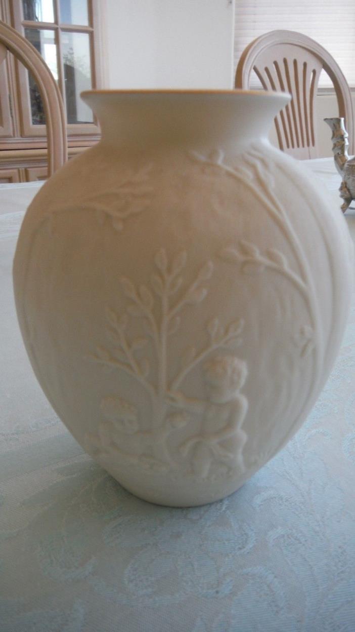 Lenox Posey Vase Cherubs MINT CONDITION Kate Sears