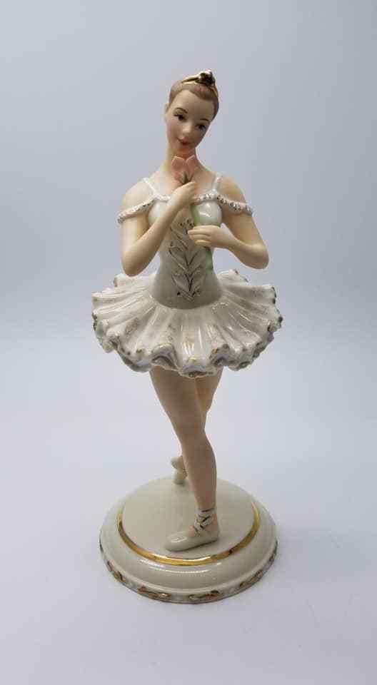 Lenox Poised Perfection Ballerina Figurine w/COA READ DESCRIPTION