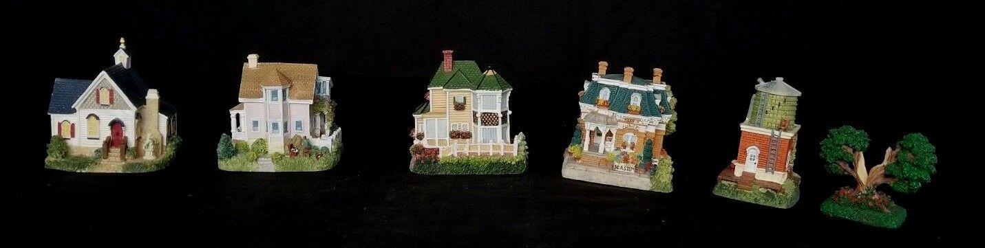 International Resources Liberty Falls 5 Miniature House & a Tree Figurines