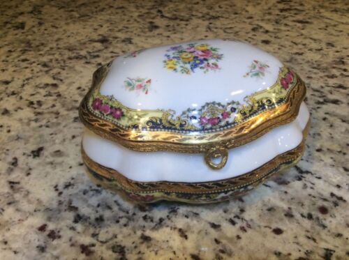 Antique PORCELAINE IMPERIA LIMOGES JEWELRY BOX w/ 22k Gold Trimming