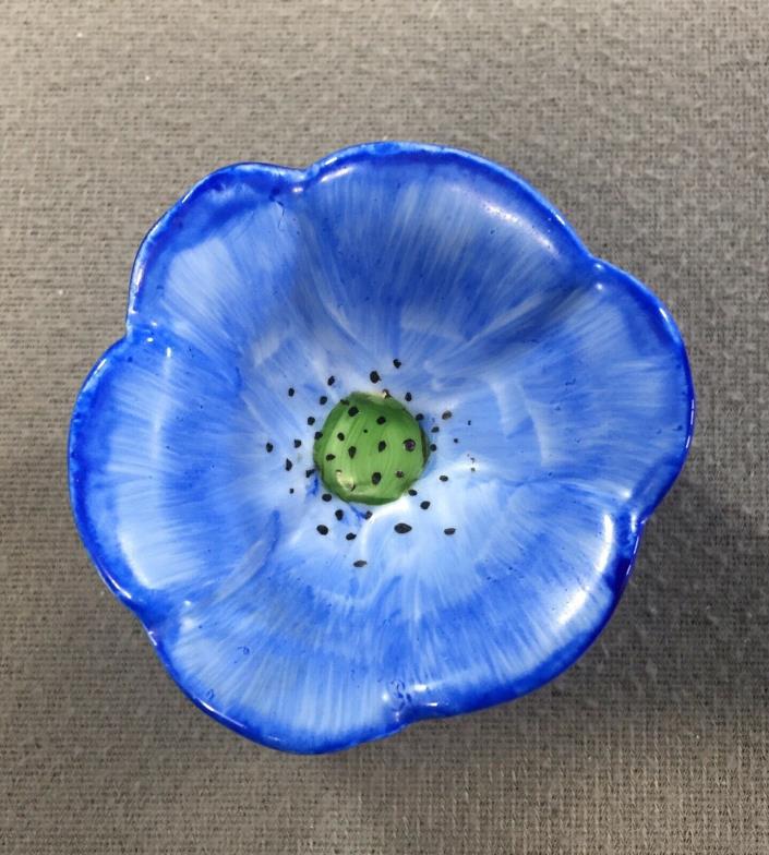 Limoges France Peint Main Blue Flower Bee Clasp Trinket Box