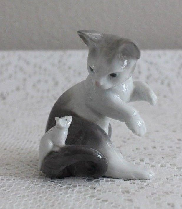 LLADRO #5236 PLAYFUL KITTY CAT & MOUSE FIGURINE