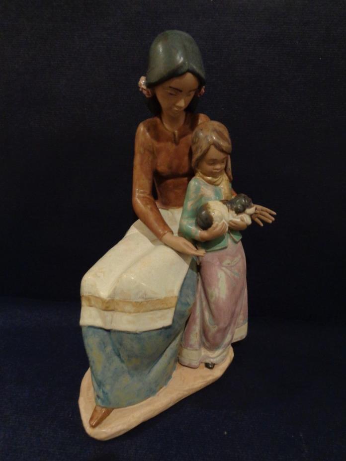 Beautiful Lladro Retired Large (13.25