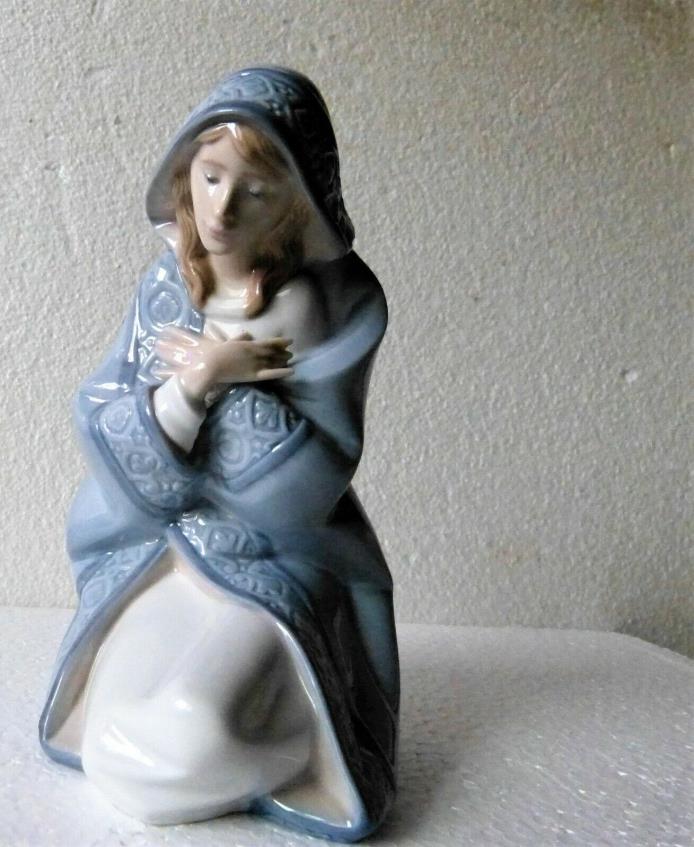 LLADRO NATIVITY VIRGIN MARY figurine  #5477