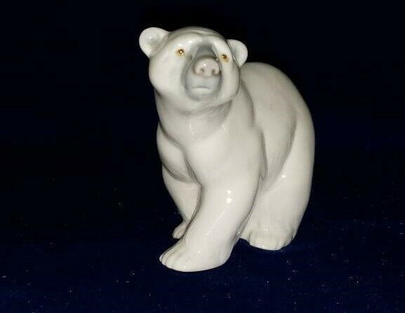 Lladro 1207 Attentive Polar Bear - glazed