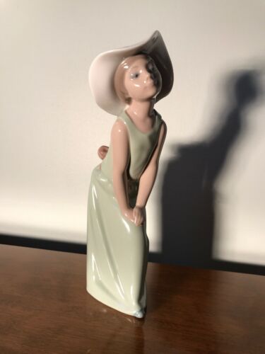 Lladro Porcelain Figurine #5009 