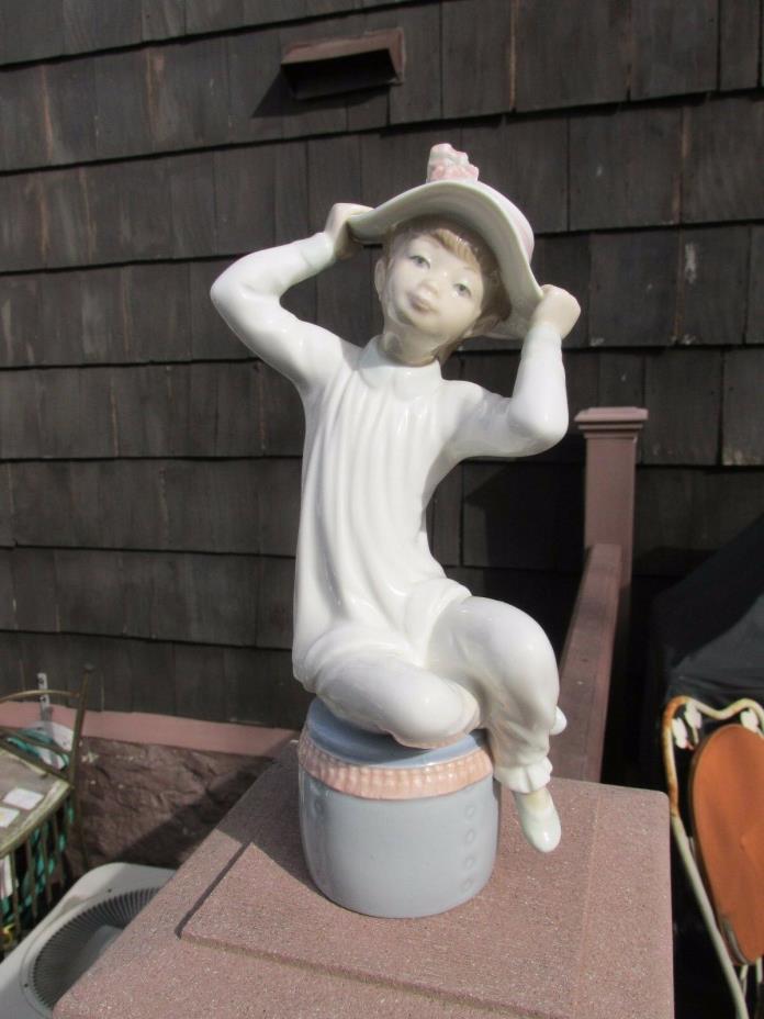 Lladro porcelain figurine girl with bonnet 1147 euc