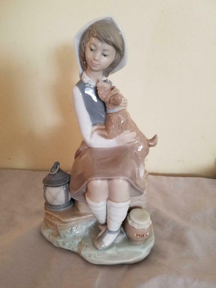 Lladro 4910 Girl With Lantern