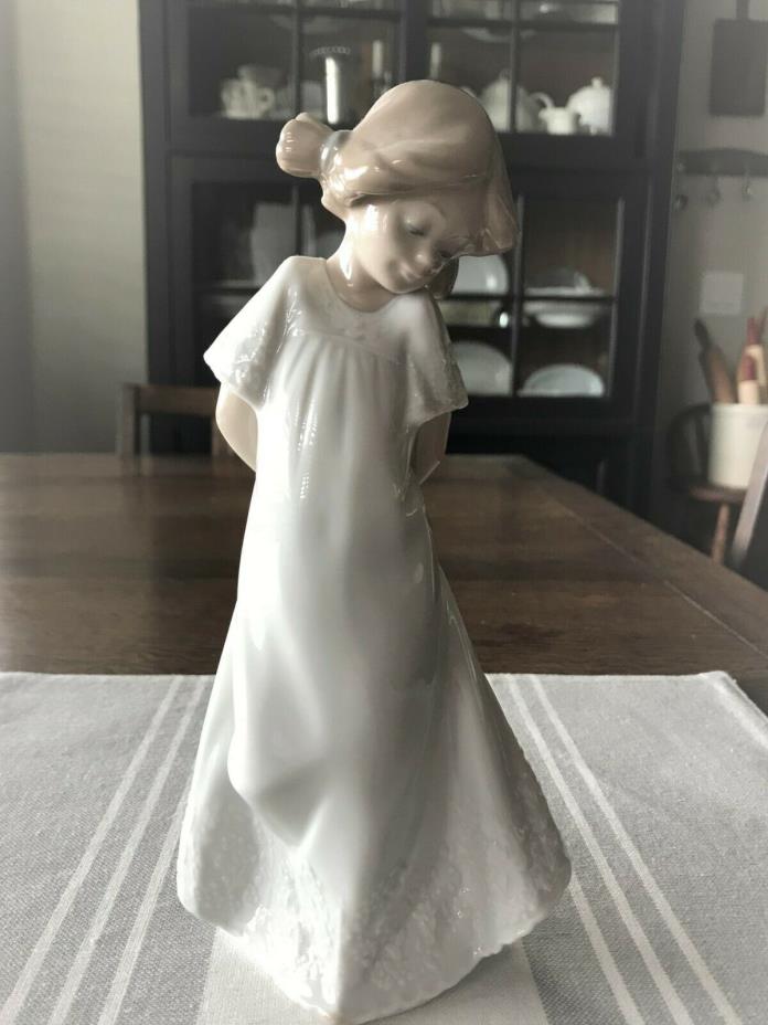 NAO BY LLADRO #1109 SO SHY ORIGINAL BOX LITTLE GIRL WHITE DRESS EXCELLENT