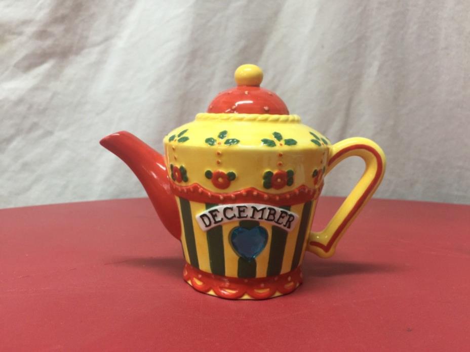 2004 DECEMBER MARY ENGELBREIT INK ENESCO GROUP COFFEE / TEA POT