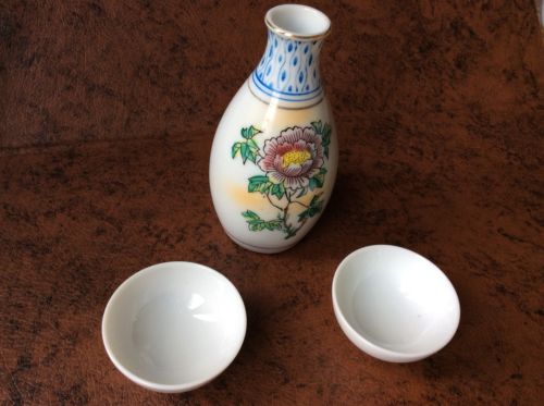 EUC Vintage Occupied Japan Flower Sake Decanter Set Floral