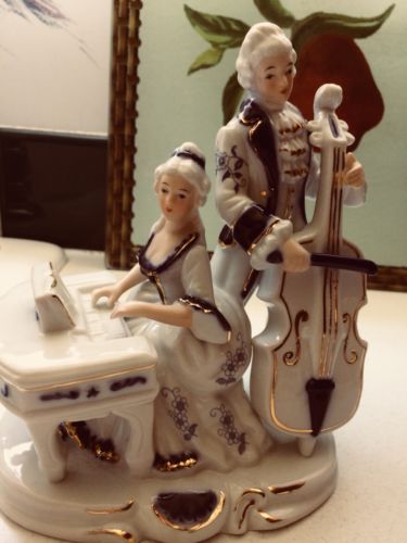colonial couple figurine