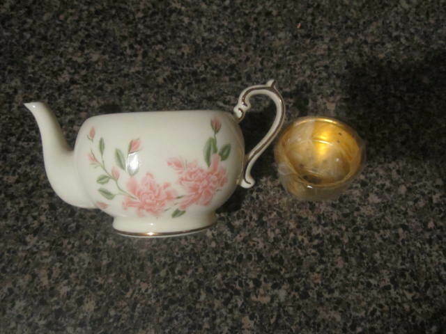 Partylite Rose Flowers Porcelain Teapot Coffee Pot Tealight Candle Holder