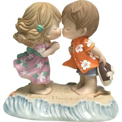 $ PRECIOUS MOMENTS Figurine OCEAN SAND BEACH COUPLE LOVE KISS Porcelain Statue
