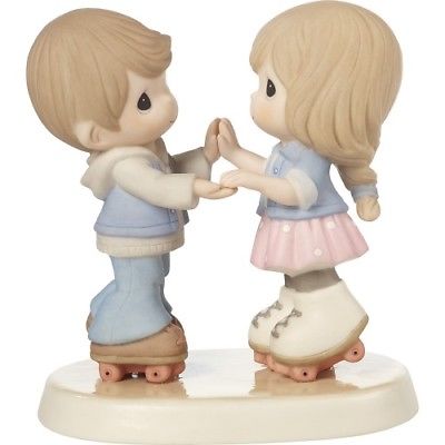 $ New PRECIOUS MOMENTS Figurine ROLLER SKATE COUPLE Porcelain Statue LOVER RETRO