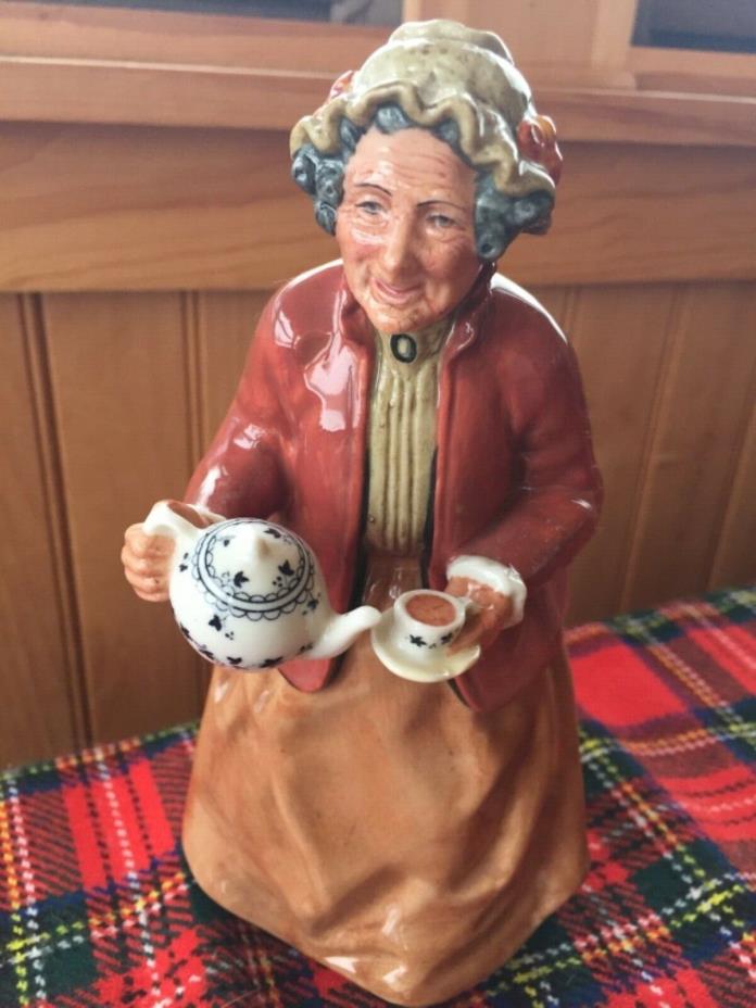 ROYAL DOULTON “TEATIME” 1966 HN 2255 Beautiful In Excellent Condition