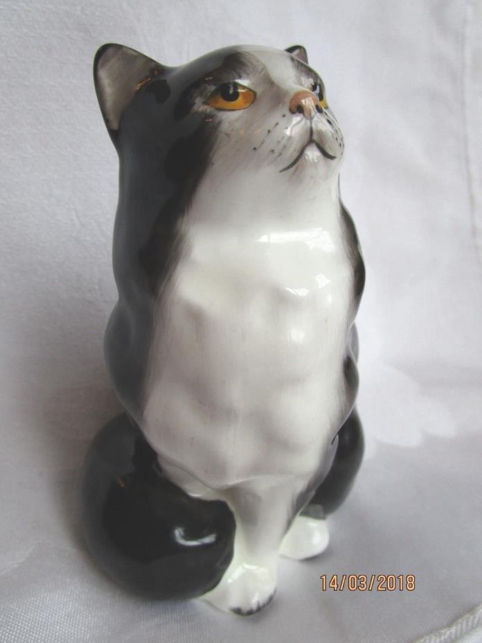 ROYAL DOULTON BLACK & WHITE PERSIAN CAT, SEATED HN 999 5 Inches