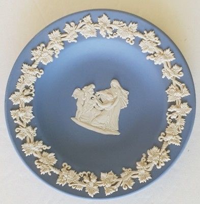 Wedgwood made in England  jasperware blue cream pottery dish 4 1/4