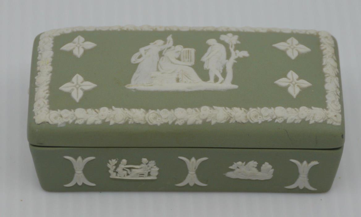 VINTAGE WEDGWOOD ENGLISH GREEN JASPERWARE LIDDED TRINKET BOX, CLASSICAL IMAGES