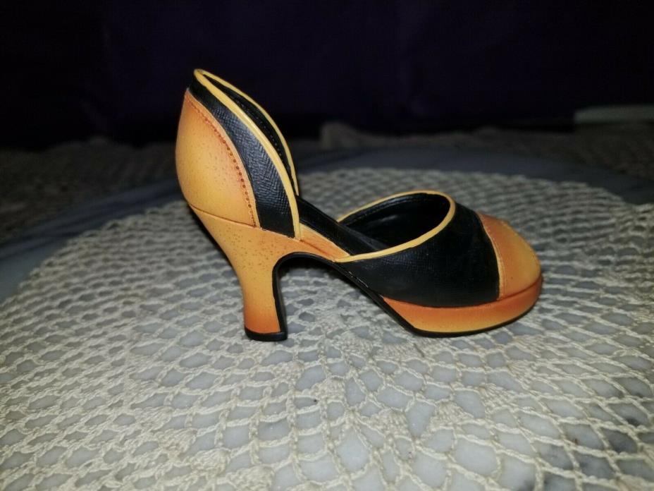 Just The Right Shoe Raine RETROACTIVE #25146 2001 *MINT* No Box