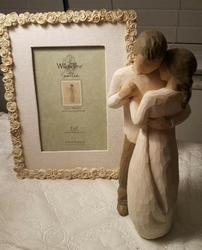 Willow Tree Figurine and Roses Photo Frame Gift Set NIB 26450