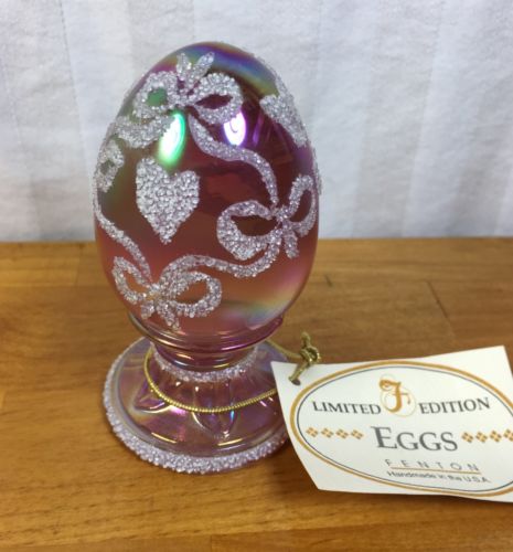 Fenton Glass Egg Pink Iridescent w/Silver Frit w/Tag By A. Meeks 2445/2500(G)