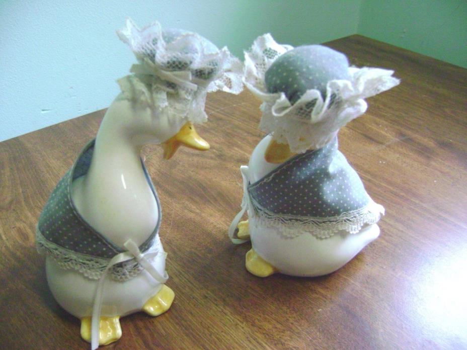 SET OF 2- VINTAGE BONNET AND SHAWL CERAMIC DUCK FIGURINES !!!  PIN CUSHION HAT
