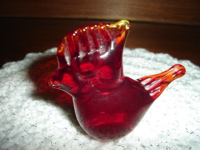 AMBERINA  ART GLASS CHUBBY SHORT TAILED RED BIRD - BOSSE-- SWEDEN