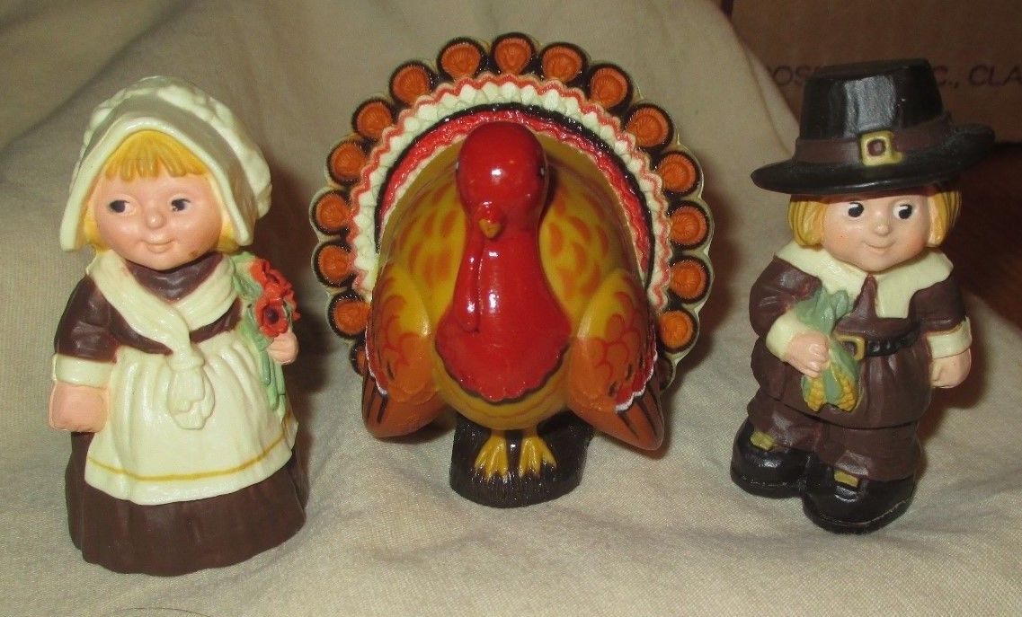 Hallmark Merry Miniatures figurines - Pilgrim couple & Turkey table decor 2.5 in