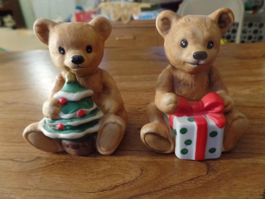 Homco Porcelain Teddy Bears Holding Tree & Present Figurines-5505 #2751