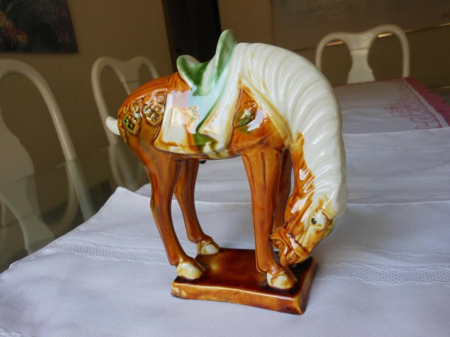 Bowing Pose Chinese Dynasty War Horse Porcelain Figurine 5 3/4