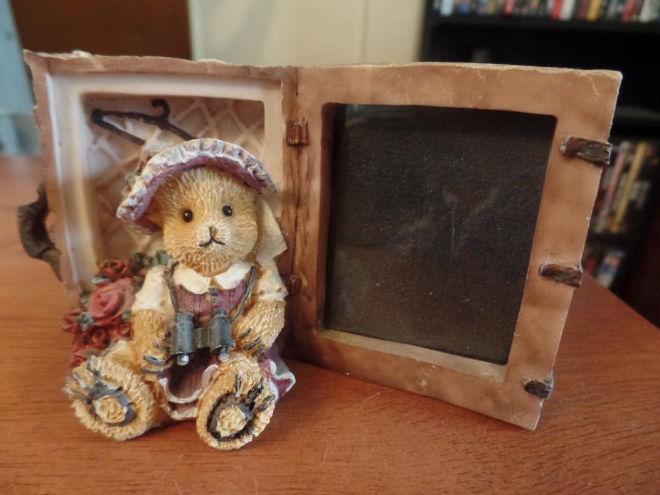 Resin Teddy Bear Figurine-Girl Teddy In Suitcase #1271