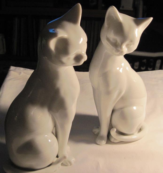 Beautiful Pair of White Porcelain Cat Figurines Vintage Otagiri OMC Japan