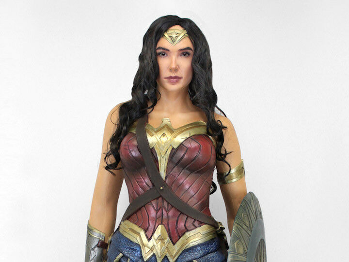 Wonder Woman - Life-Size Foam Figure - Wonder Woman - NECA