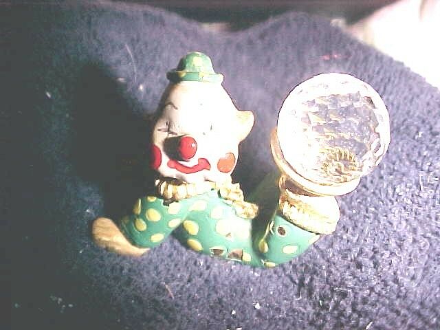 Spoontiques 1985 Pewter Clown C/M443 holding  Swarovski Crystals