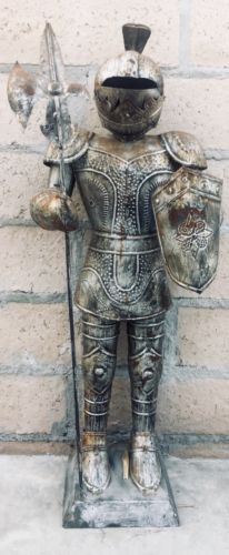 VINTAGE MEDIEVAL KNIGHT 33” TALL VALIANT SWORDSMAN STATUE FIGURINE SUIT OF ARMOR