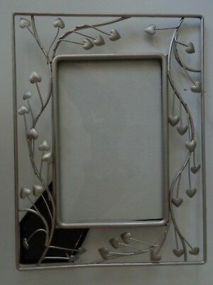 PEWTER SILVER COLOR FRAME WITH HEARTS 9