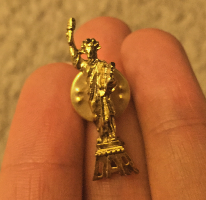 VINTAGE RARE DAUGHTERS OF THE REVOLUTION (DAR) 1986 STATUE OF LIBERTY PINS !!!