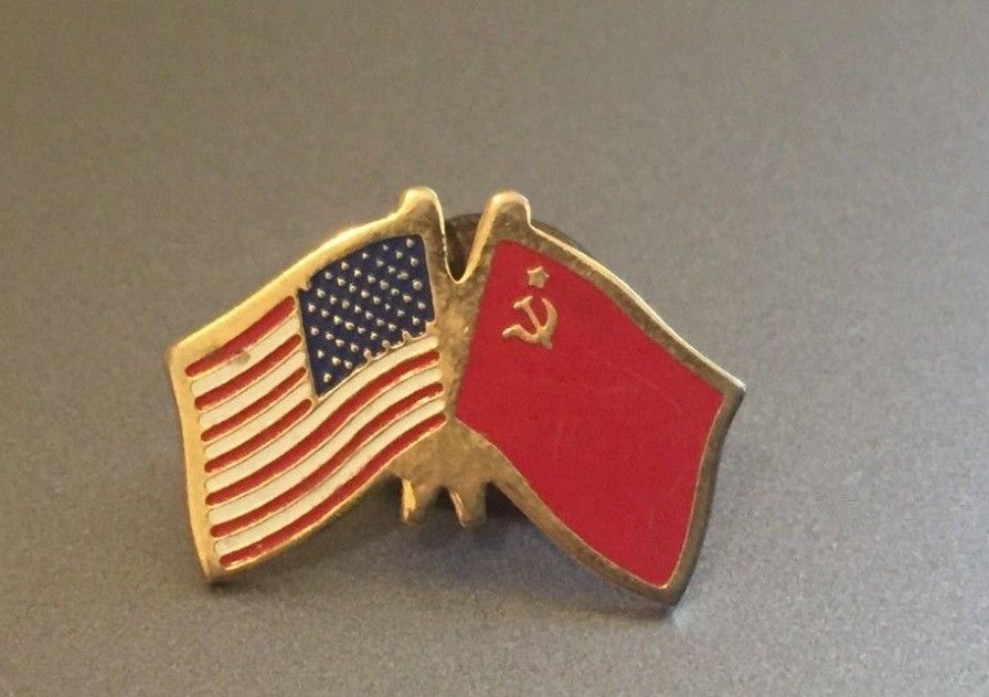 USA / USSR Crossed Flags Pin 80's Vintage American flag Soviet Union Communism