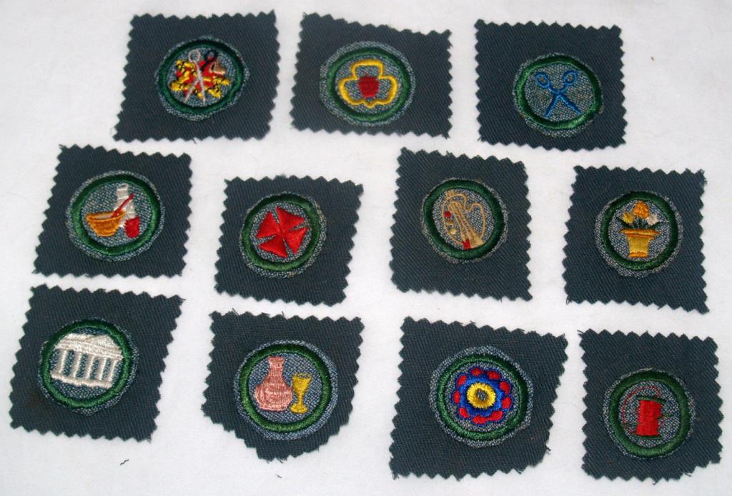VINTAGE GROUP LOT GIRL SCOUT MERIT PATCHES